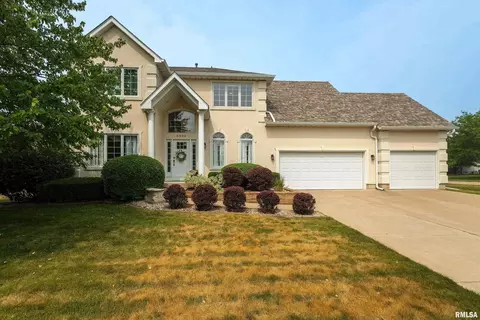 5940 Lakehurst Dr, Davenport, IA 52807