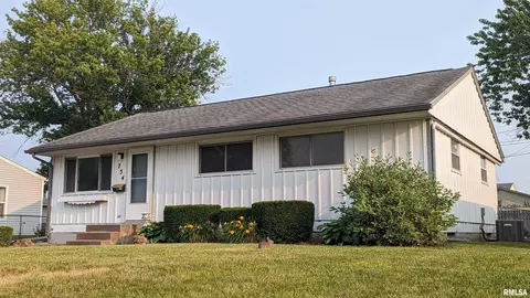 734 39th Ave, East Moline, IL 61244