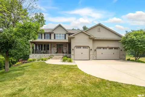 5621 Barcelona St, Bettendorf, IA 52722