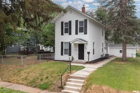 512 E Pleasant St, Davenport, IA 52803