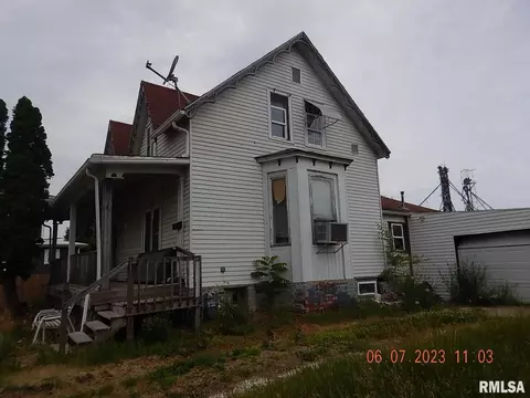 317 E North St, Knoxville, IL 61448