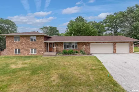 2711 Jersey Ridge Rd, Davenport, IA 52803