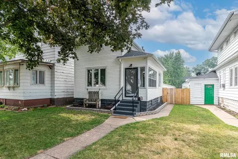 539 3rd Ave S, Clinton, IA 52732