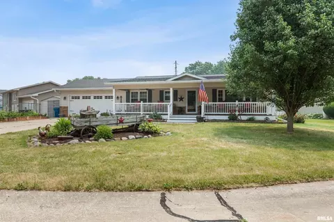 513 W 16th Ave, Coal Valley, IL 61240