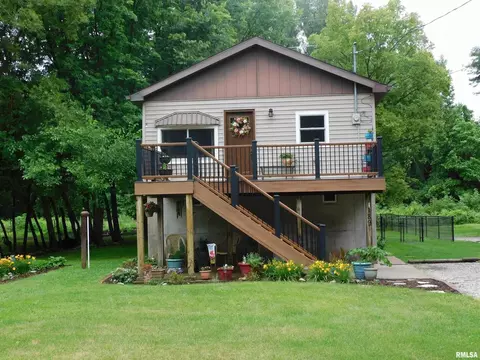 189 Island Dr, East Moline, IL 61244