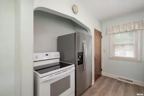 1022 41st St, Moline, IL 61265 photo 14