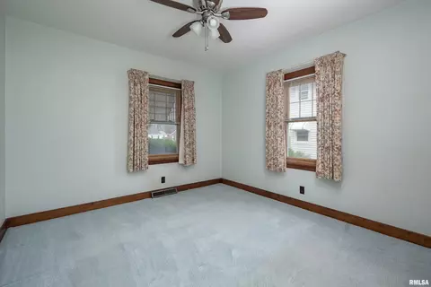 1022 41st St, Moline, IL 61265 photo 8