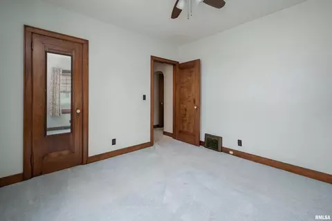 1022 41st St, Moline, IL 61265 photo 7