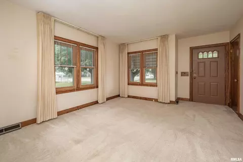 1022 41st St, Moline, IL 61265 photo 4