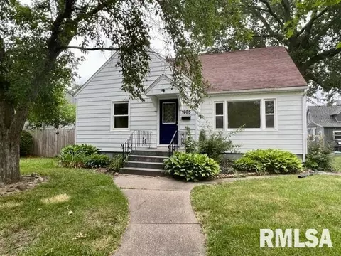 1935 Bridge Ave, Davenport, IA 52803