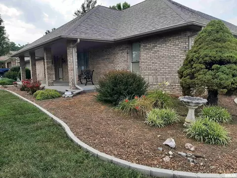 1800 Paula Ln, Marion, IL 62959