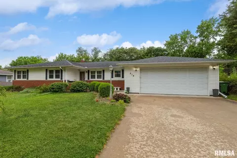 316 N 10th St, Clinton, IA 52732
