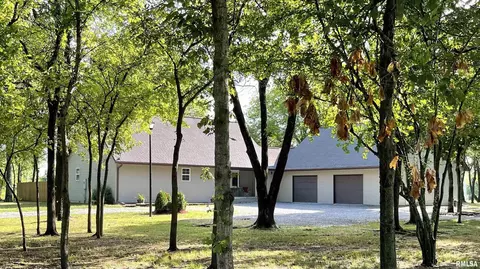 102 Jones Rd, De Soto, IL 62924