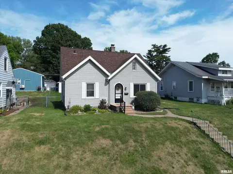 2013 Mound St, Davenport, IA 52803