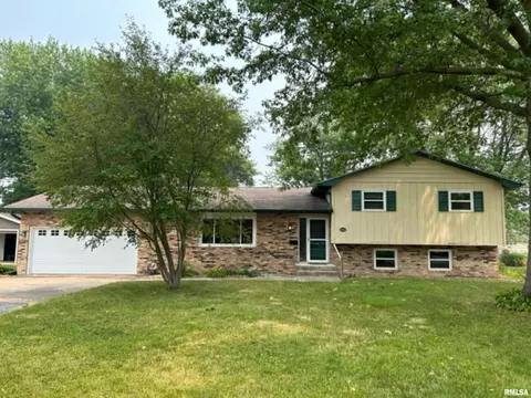 822 S Iowa St, Geneseo, IL 61254
