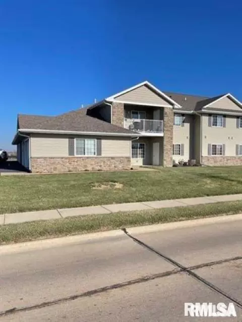 320 E Franklin St #202, Eldridge, IA 52748