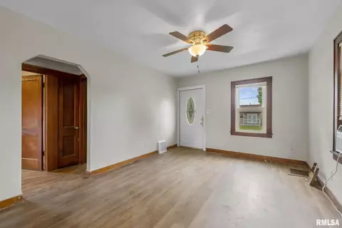 3808 26th St, Moline, IL 61265 photo 7