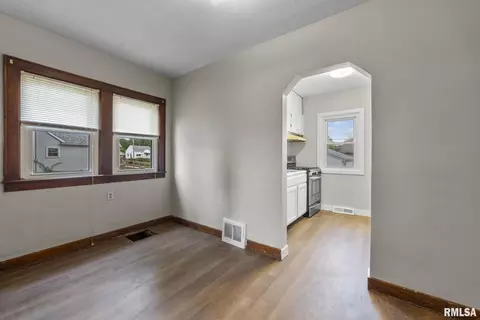 3808 26th St, Moline, IL 61265 photo 8