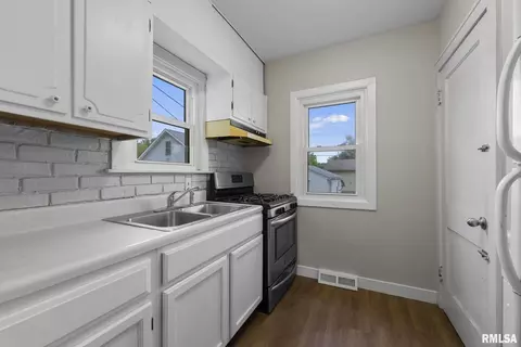 3808 26th St, Moline, IL 61265 photo 9