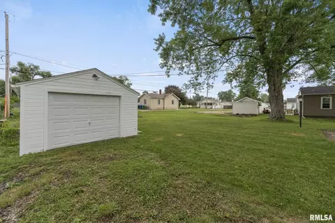 3808 26th St, Moline, IL 61265 photo 5