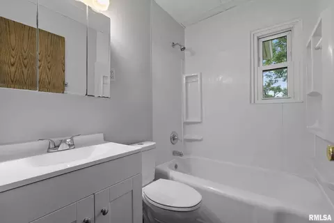 3808 26th St, Moline, IL 61265 photo 12