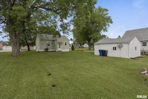 3808 26th St, Moline, IL 61265 photo 4