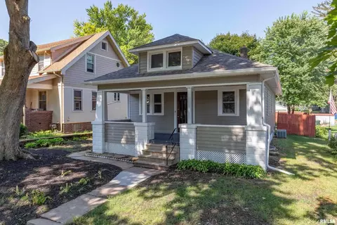 425 41st St, Moline, IL 61265