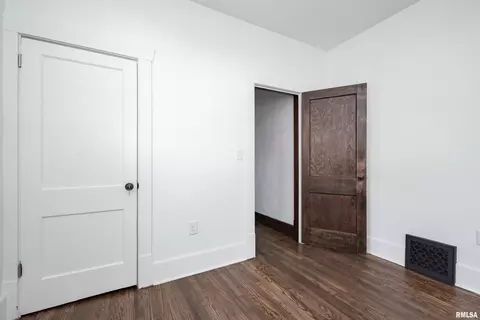425 41st St, Moline, IL 61265 photo 13