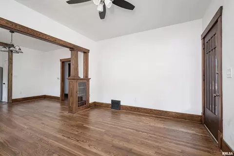 425 41st St, Moline, IL 61265 photo 5