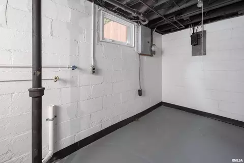 425 41st St, Moline, IL 61265 photo 22