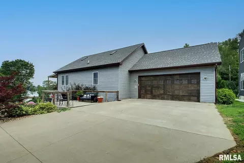 210 Maiden Ln, Quincy, IL 62301