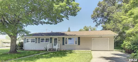 217 E 9th Ave, Colona, IL 61241