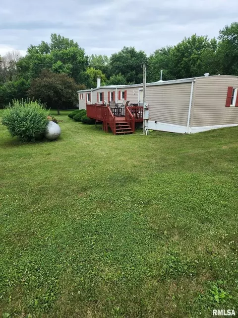 22815 243rd St, Eldridge, IA 52748 photo 2