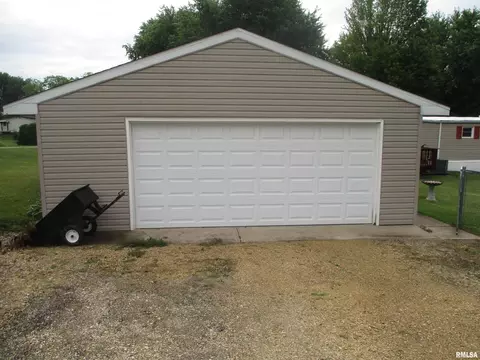 22815 243rd St, Eldridge, IA 52748 photo 3