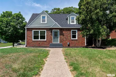 2404 Warren St, Davenport, IA 52804