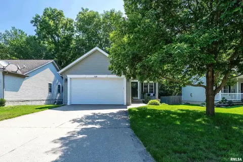 720 Chestnut Dr, Colona, IL 61241