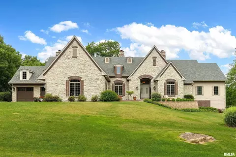 24806 192nd St, Bettendorf, IA 52722