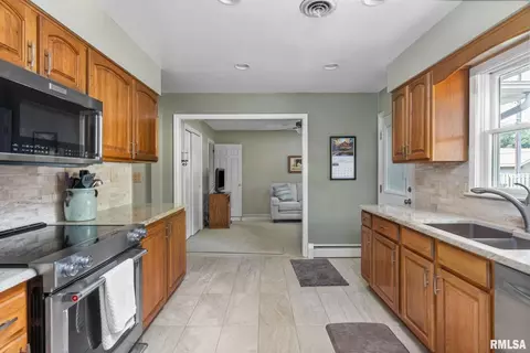 3435 50th St, Moline, IL 61265 photo 11