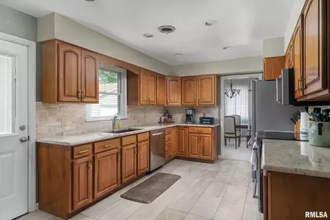 3435 50th St, Moline, IL 61265 photo 10
