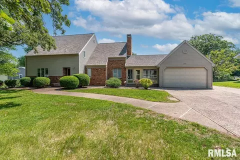 2221 Imperial Oaks Dr, Muscatine, IA 52761