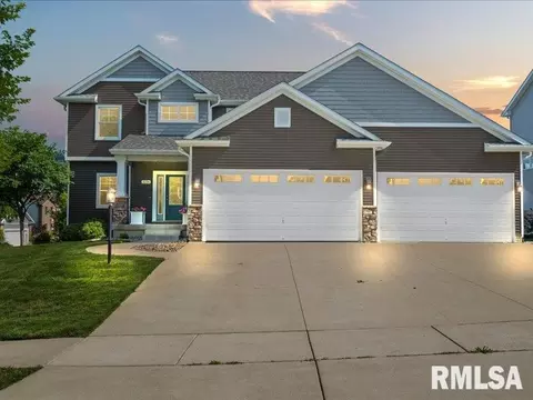 3226 Adele Ln, Bettendorf, IA 52722