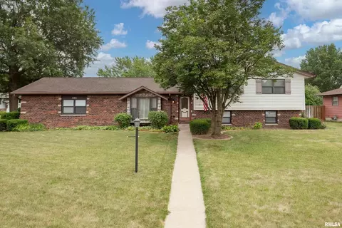 223 S Parkview Dr, Park View, IA 52748
