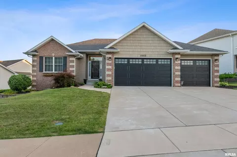 5562 N Ridge Cir, Bettendorf, IA 52722