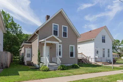 1553 W 17th St, Davenport, IA 52804