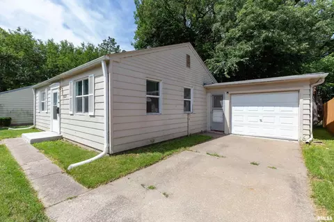 1027 38th St, Moline, IL 61265 photo 4