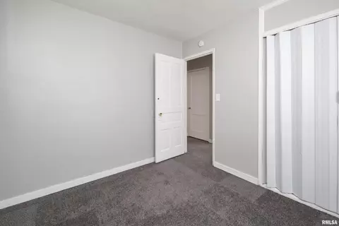 1027 38th St, Moline, IL 61265 photo 15
