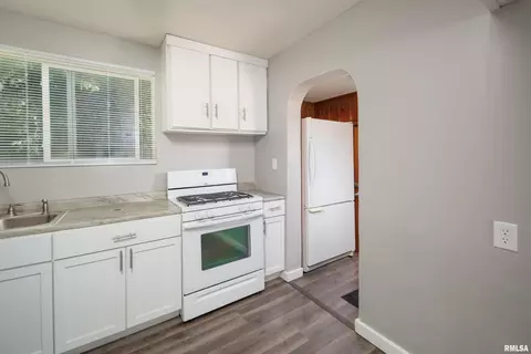 1027 38th St, Moline, IL 61265 photo 10