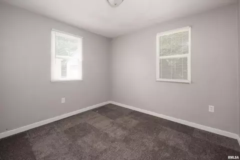 1027 38th St, Moline, IL 61265 photo 14