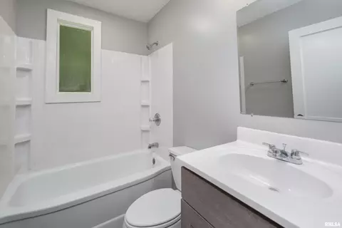 1027 38th St, Moline, IL 61265 photo 13