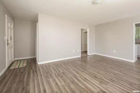 1027 38th St, Moline, IL 61265 photo 8